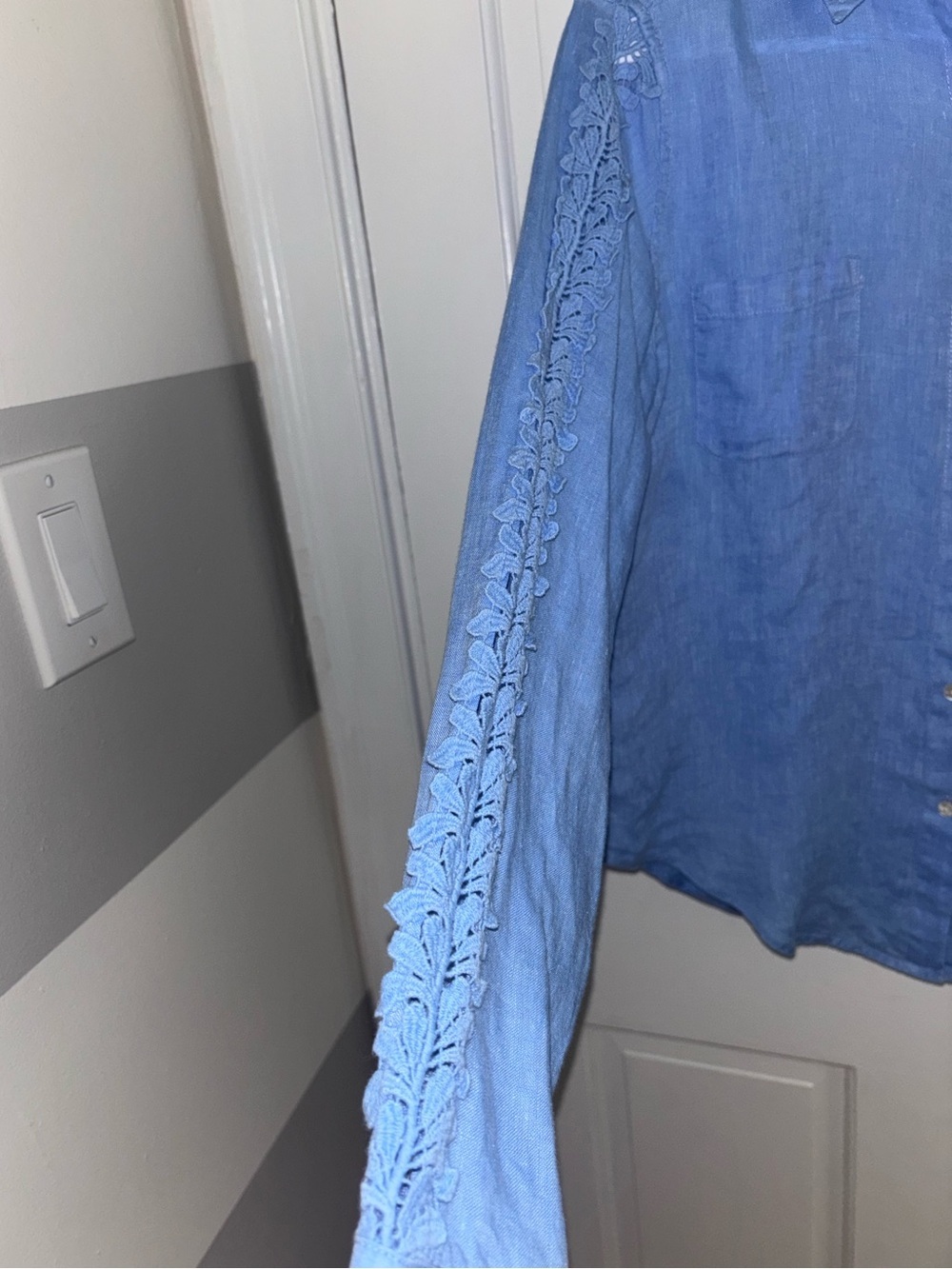 Lilly Pulitzer Blue 100% Linen Lace Sleeve Button Front Shirt Women’s XS - Picture 4 of 10